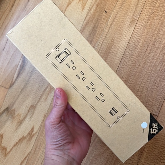 Power Strip Waterproof with 4 Outlets 2 USB Surge Protector 6ft Cable Flat Plug - Picture 6 of 7